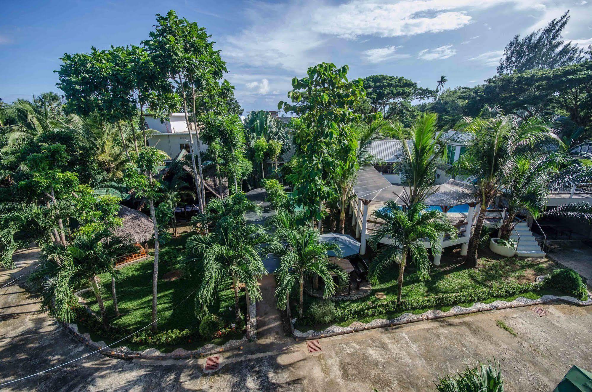 Reddoorz Premium @ Abueg Road Extension Puerto Princesa Buitenkant foto
