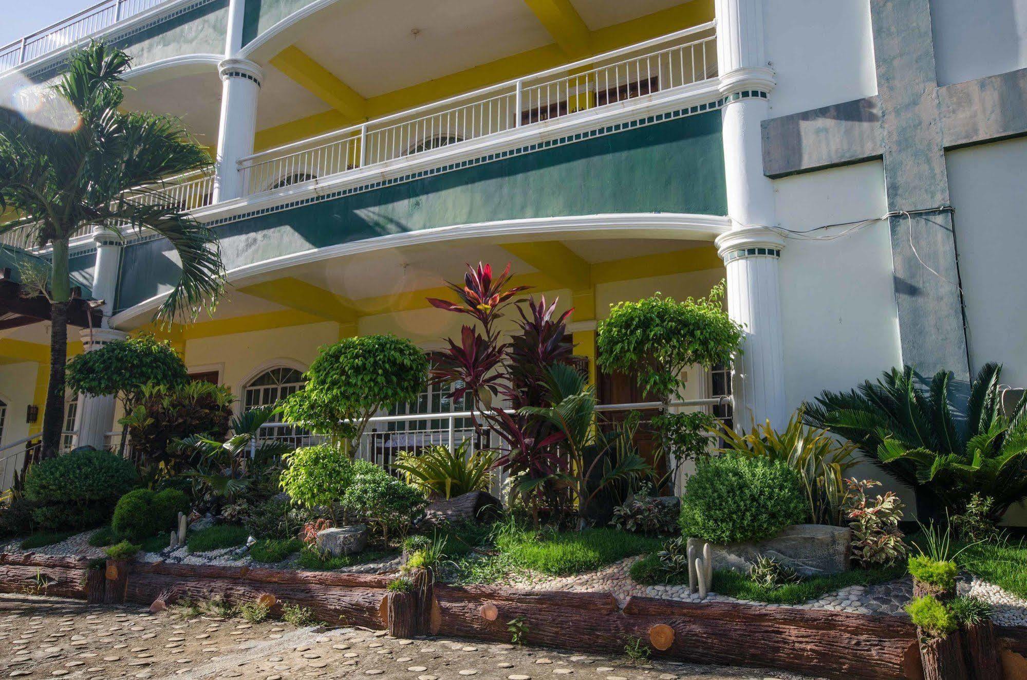 Reddoorz Premium @ Abueg Road Extension Puerto Princesa Buitenkant foto