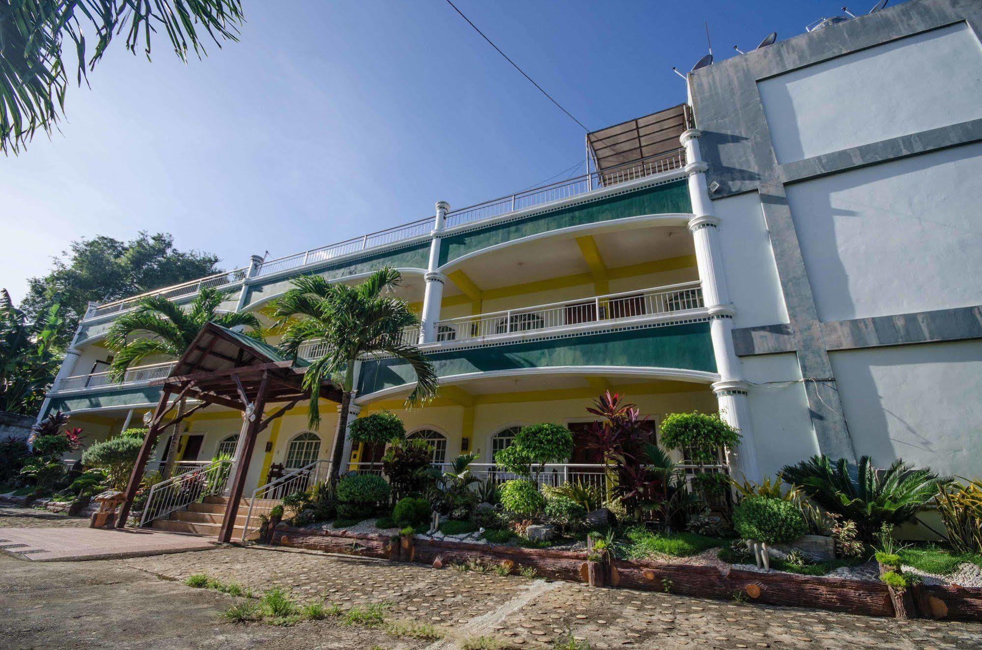 Reddoorz Premium @ Abueg Road Extension Puerto Princesa Buitenkant foto