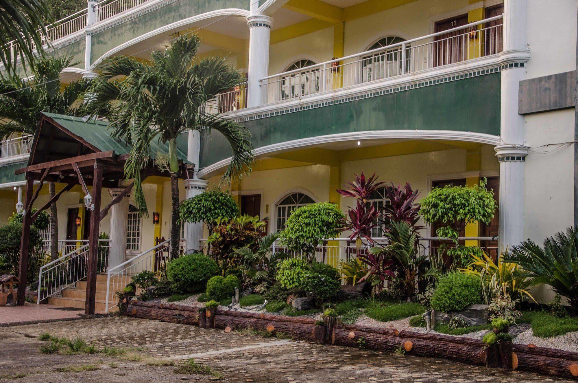 Reddoorz Premium @ Abueg Road Extension Puerto Princesa Buitenkant foto