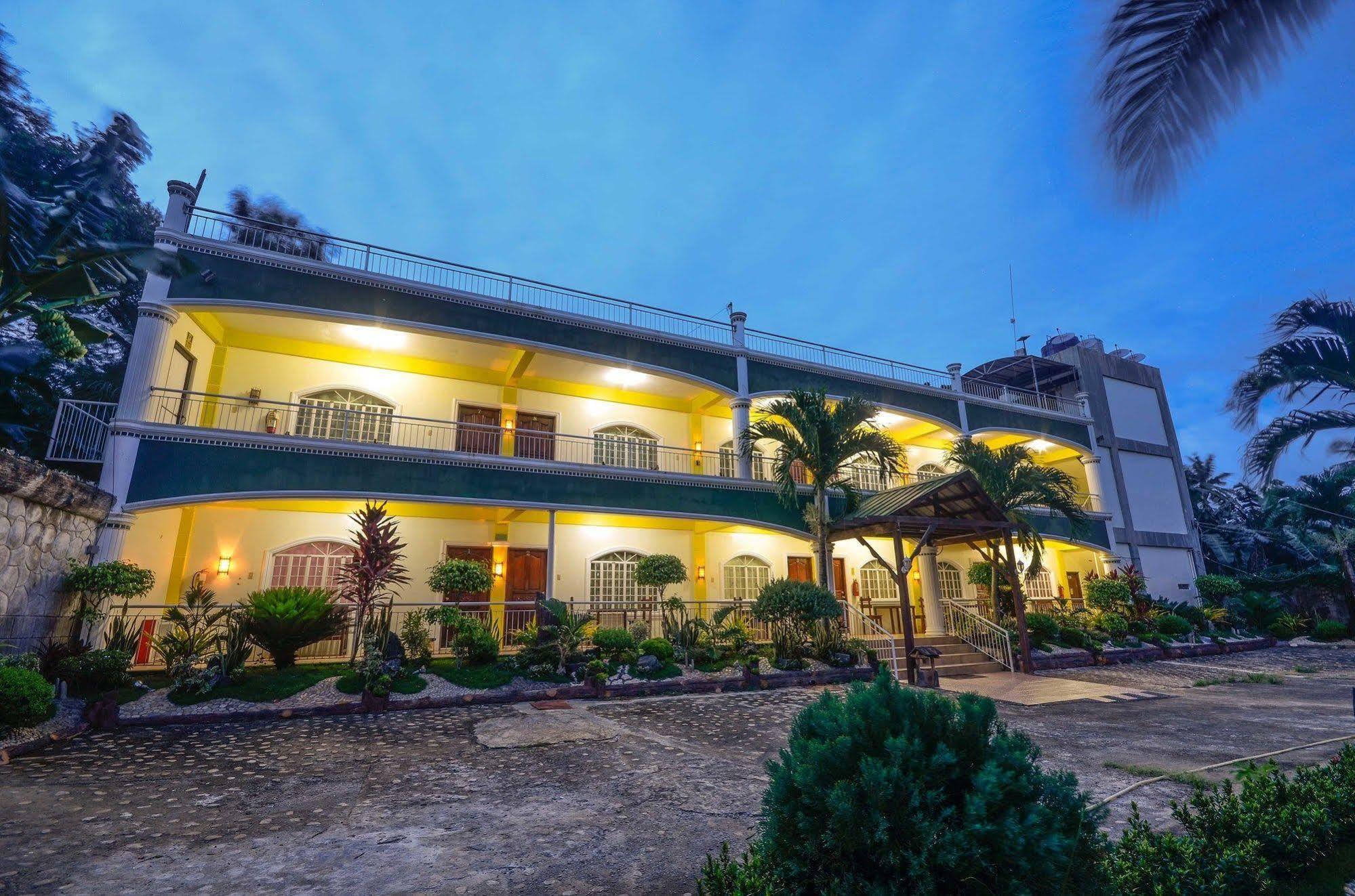 Reddoorz Premium @ Abueg Road Extension Puerto Princesa Buitenkant foto