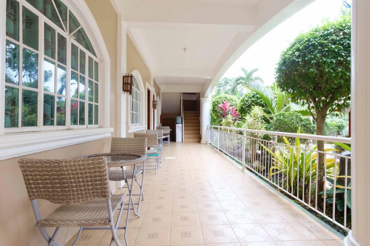 Reddoorz Premium @ Abueg Road Extension Puerto Princesa Buitenkant foto