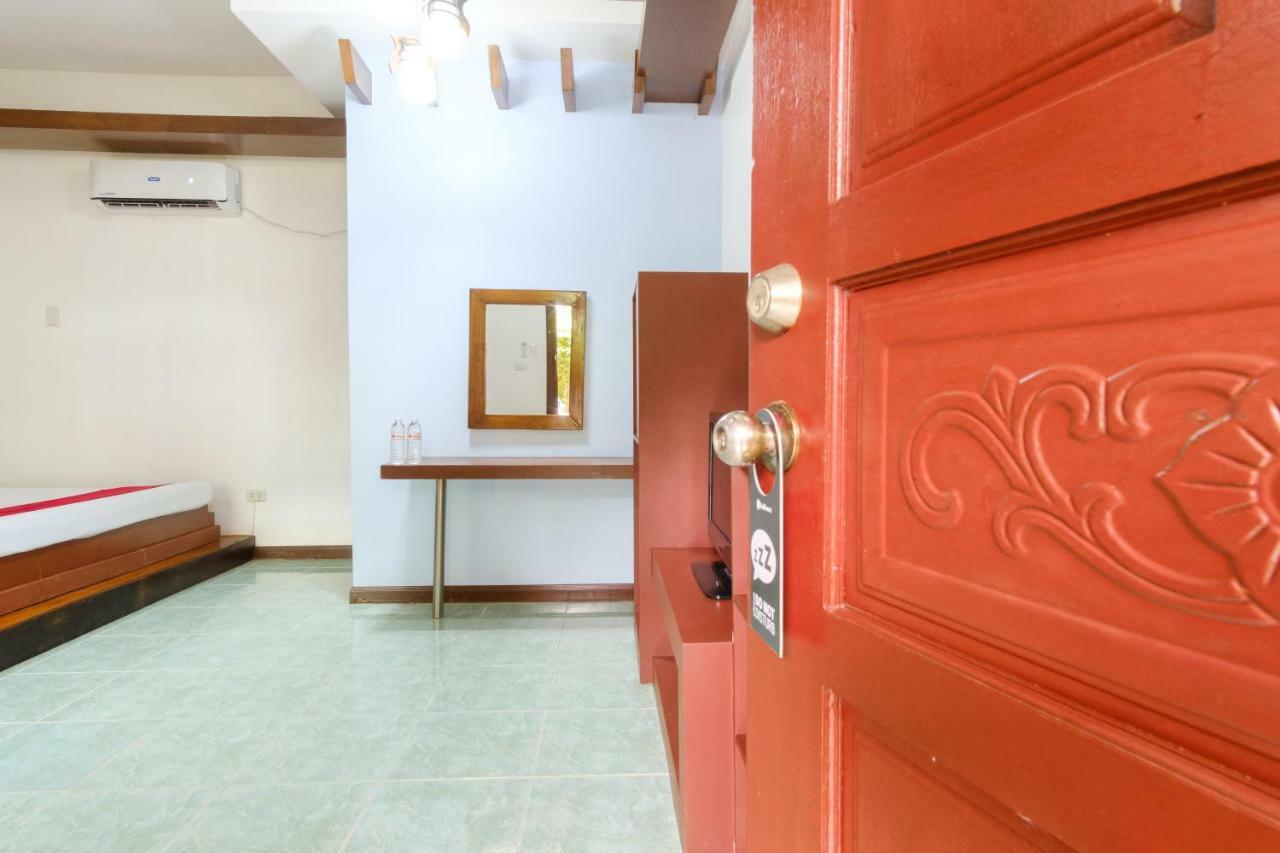 Reddoorz Premium @ Abueg Road Extension Puerto Princesa Buitenkant foto