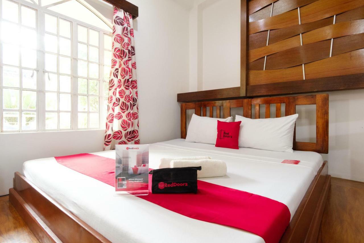 Reddoorz Premium @ Abueg Road Extension Puerto Princesa Buitenkant foto