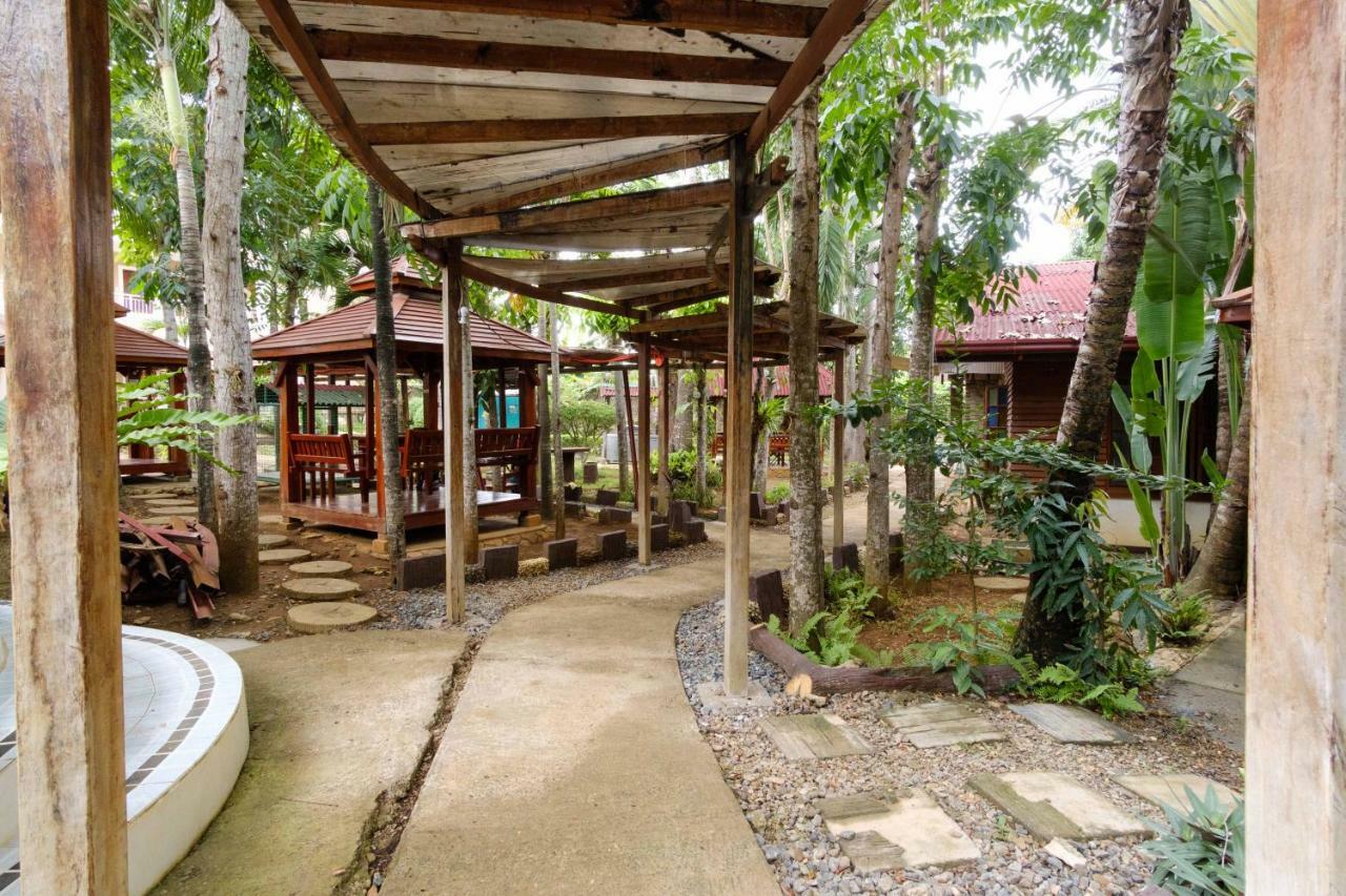 Reddoorz Premium @ Abueg Road Extension Puerto Princesa Buitenkant foto