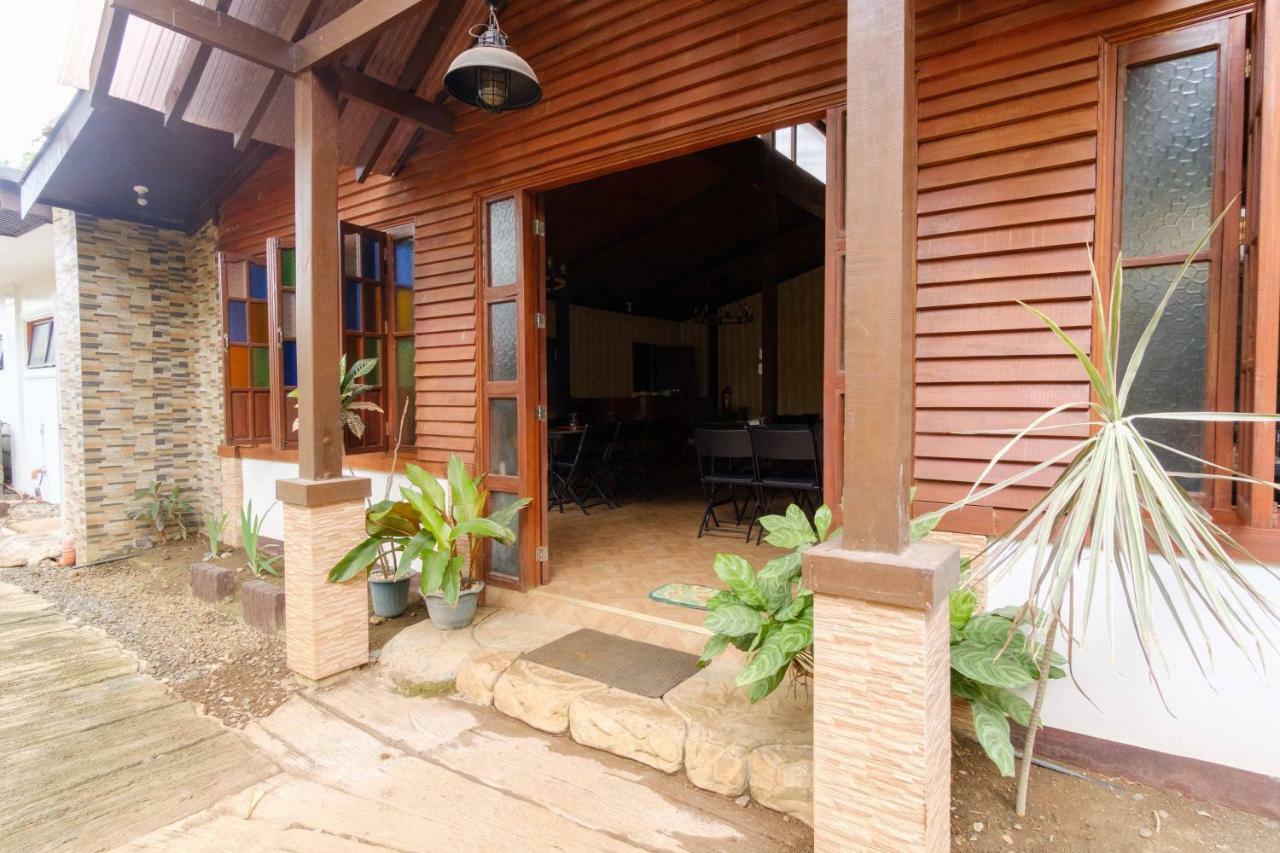 Reddoorz Premium @ Abueg Road Extension Puerto Princesa Buitenkant foto